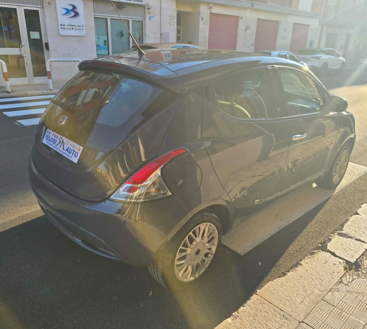 Lancia Ypsilon 1.2 69 CV 5 porte Silver (5)