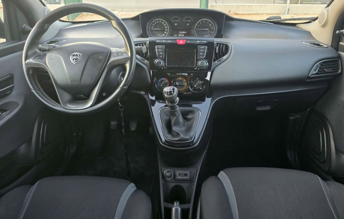 Lancia Ypsilon 1.2 69 CV 5 porte Silver (6)