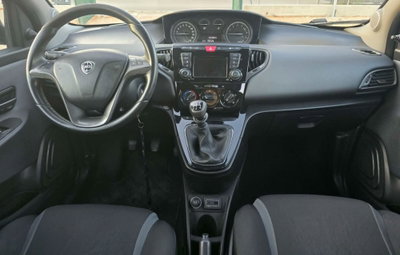 Lancia Ypsilon 1.2 69 CV 5 porte Silver (6)