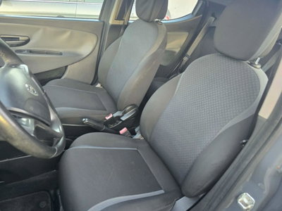 Lancia Ypsilon 1.2 69 CV 5 porte Silver (8)