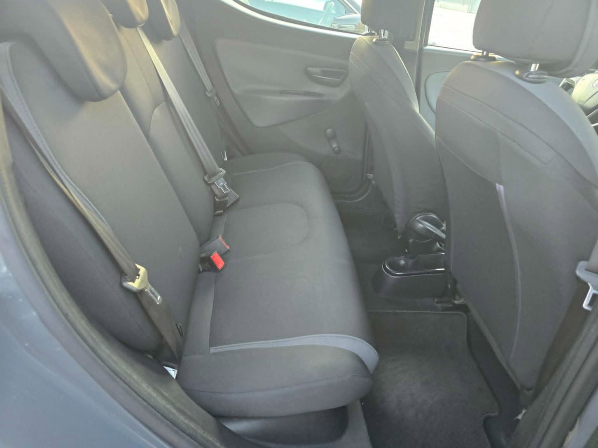 Lancia Ypsilon 1.2 69 CV 5 porte Silver (9)