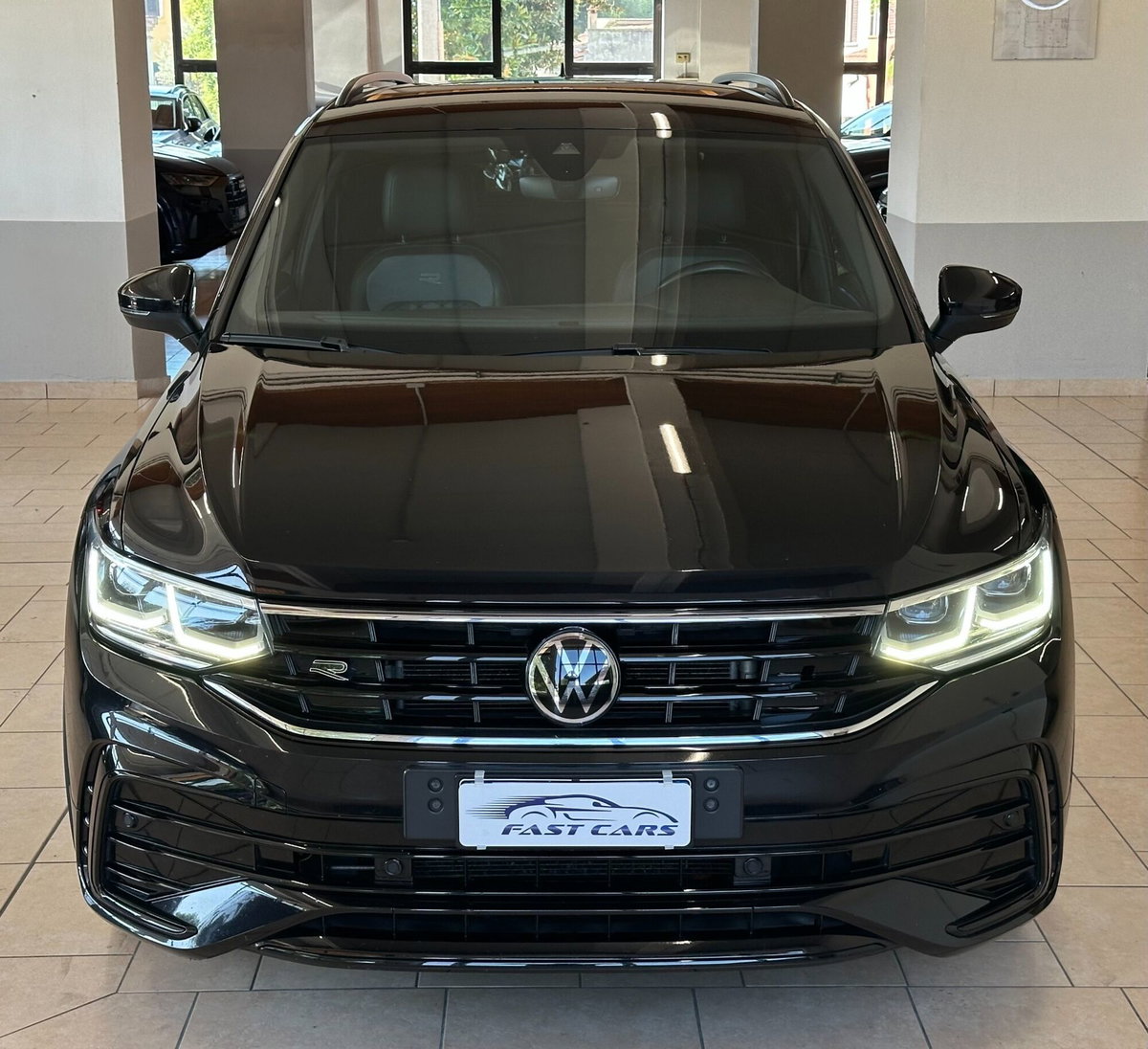 Volkswagen Tiguan 2.0 tdi R-Line 150cv dsg (2)