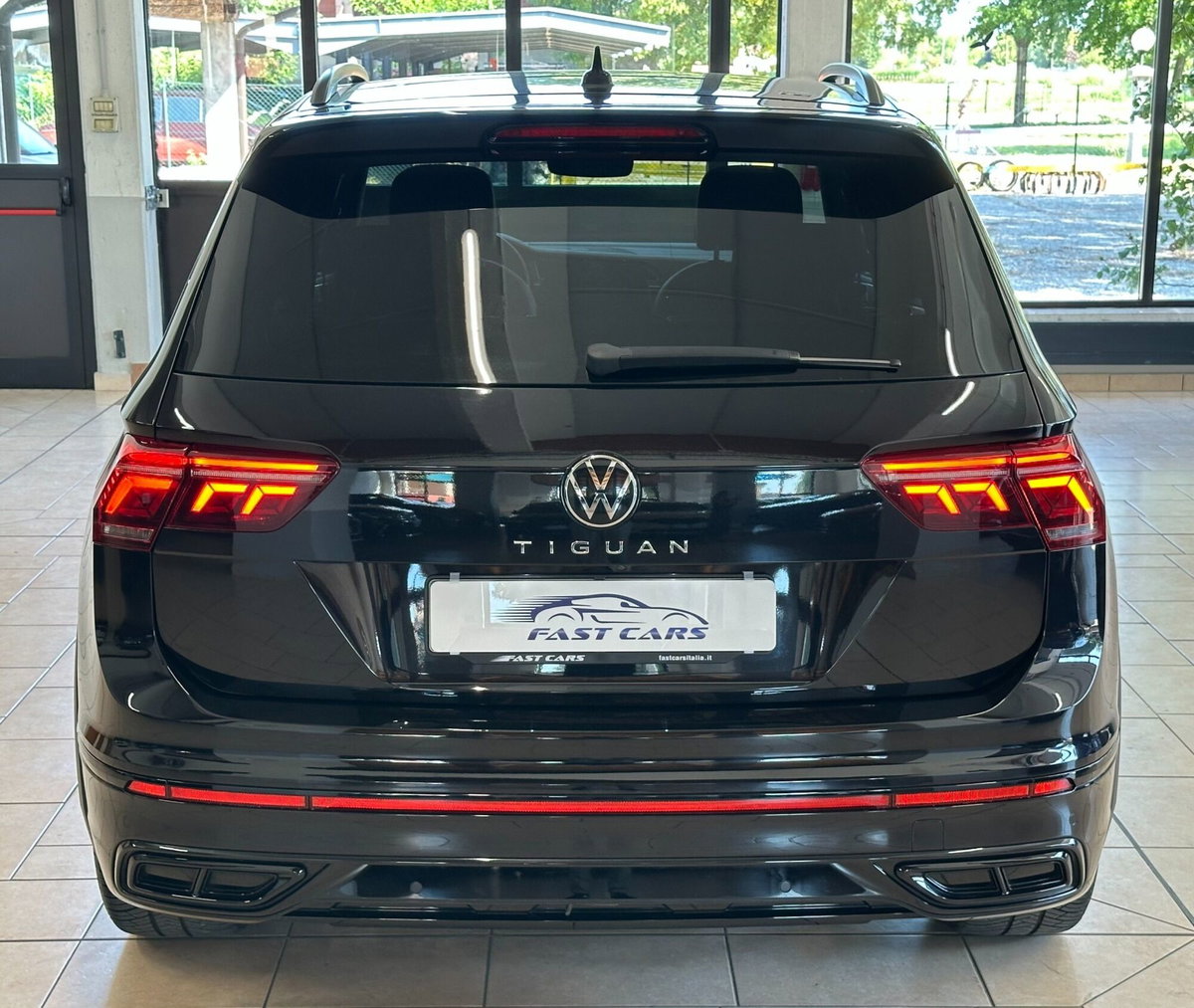 Volkswagen Tiguan 2.0 tdi R-Line 150cv dsg (5)