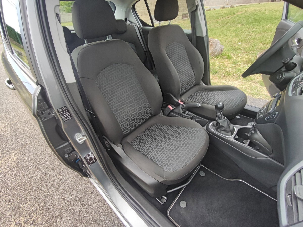 Opel Corsa 1.2 5 porte b-Color (13)