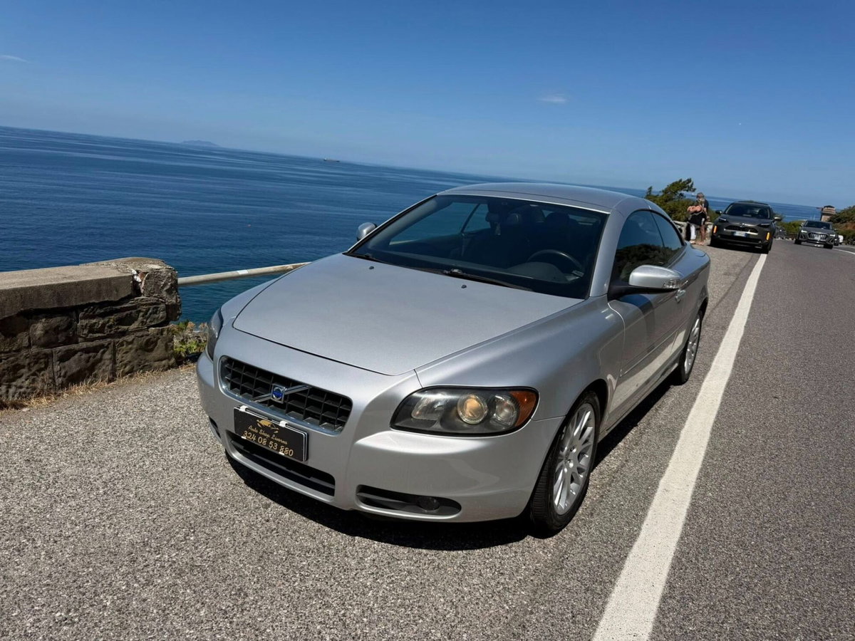 Volvo C70 2.0 D Summum (3)