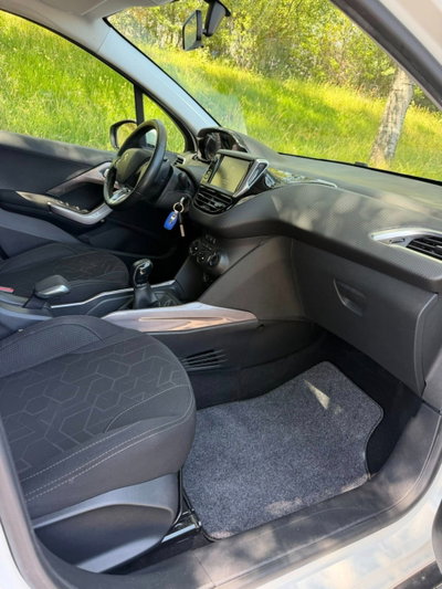 Peugeot 2008 100 Black Matt (11)