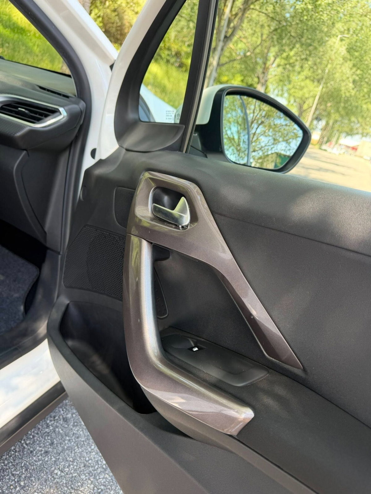 Peugeot 2008 100 Black Matt (13)