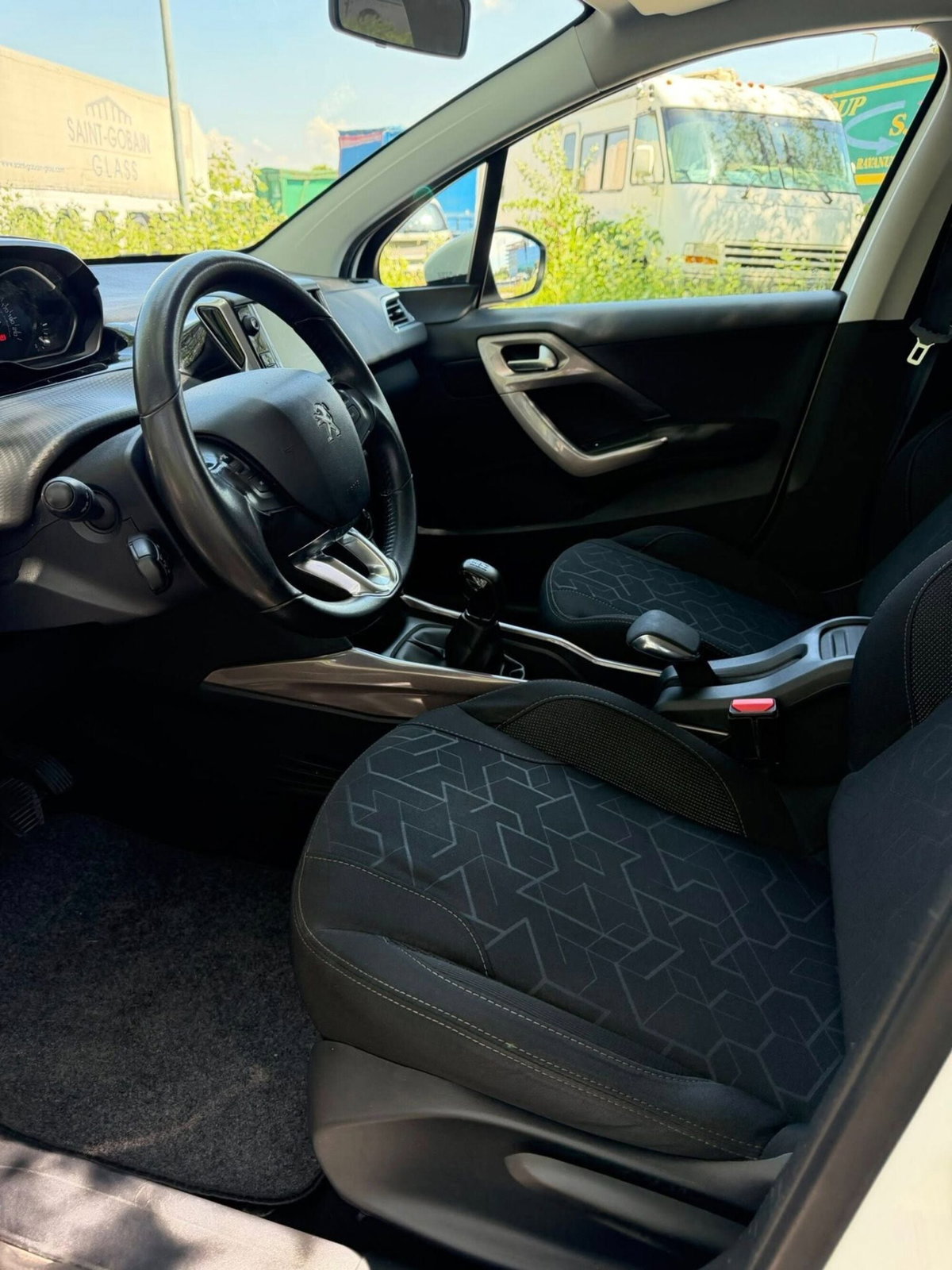 Peugeot 2008 100 Black Matt (17)