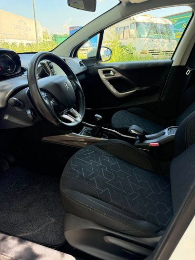 Peugeot 2008 100 Black Matt (17)