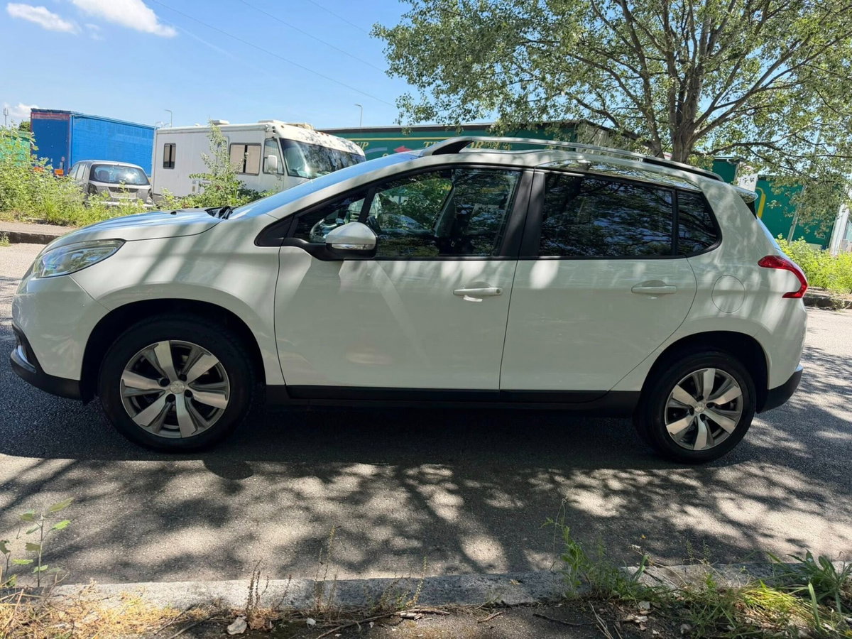Peugeot 2008 100 Black Matt (5)