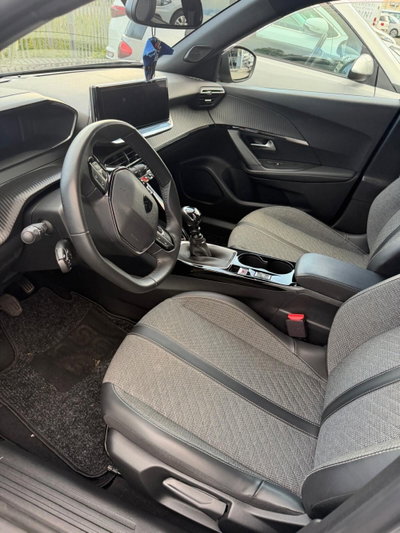 Peugeot 2008 1.2 turbo Allure 100cv (10)
