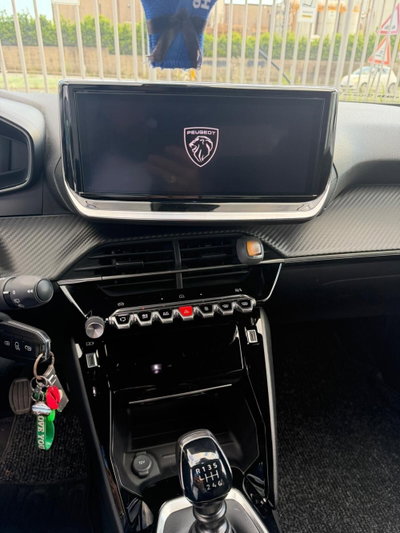Peugeot 2008 1.2 turbo Allure 100cv (12)
