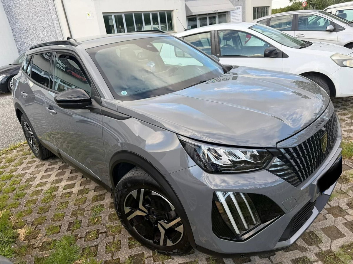 Peugeot 2008 1.2 turbo Allure 100cv (3)