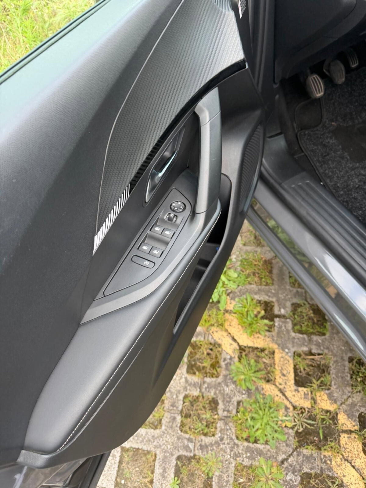 Peugeot 2008 1.2 turbo Allure 100cv (9)