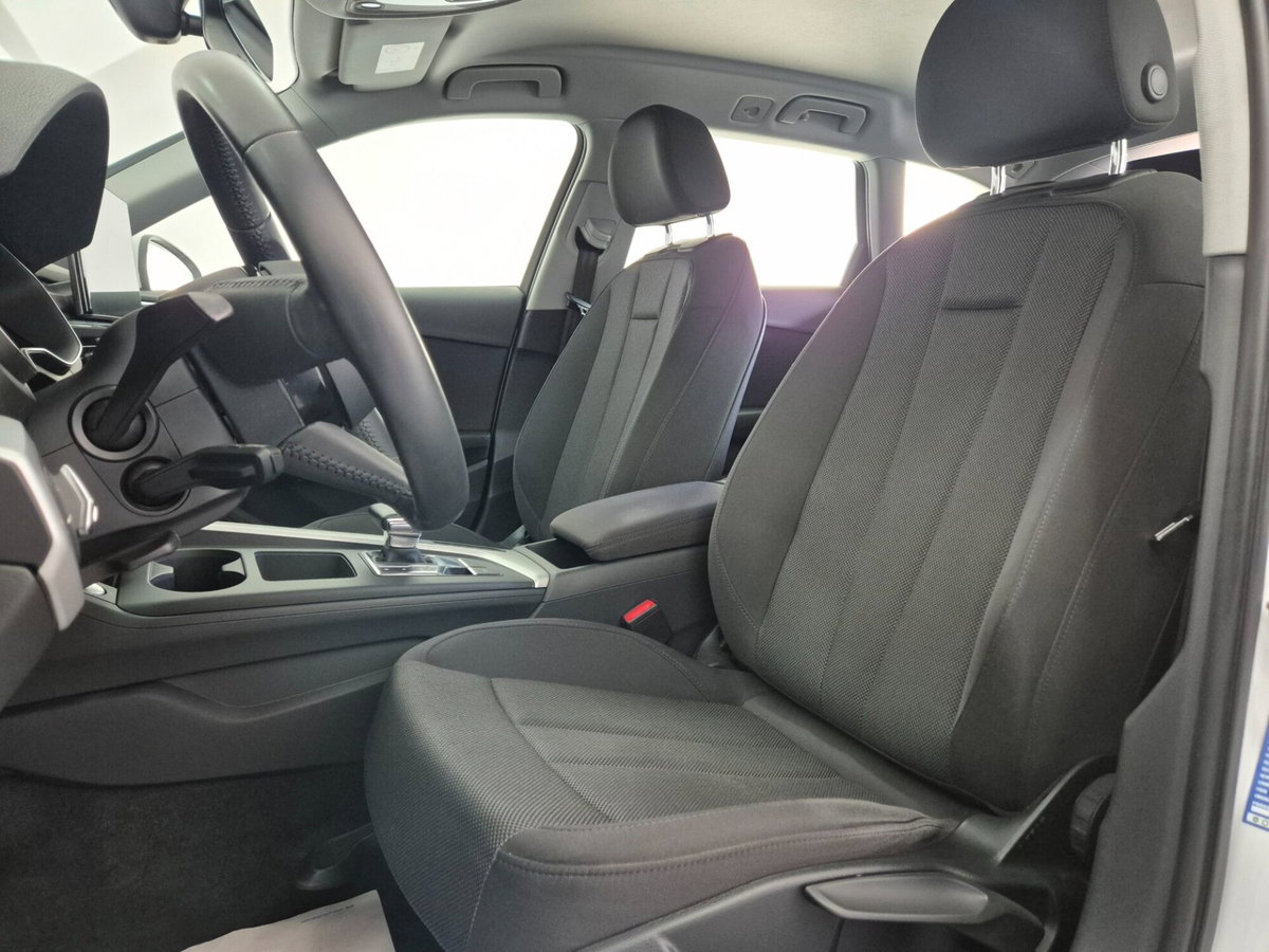Audi A4 Avant 30 TDI/136 CV S tronic S line edition (10)