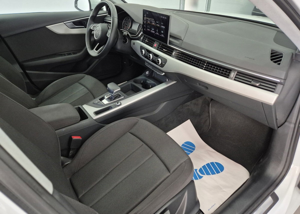 Audi A4 Avant 30 TDI/136 CV S tronic S line edition (11)
