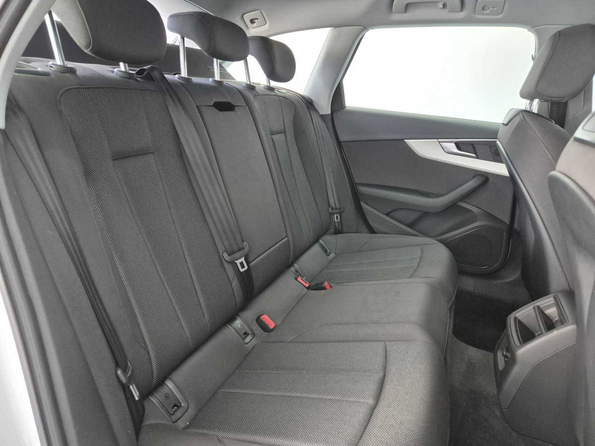 Audi A4 Avant 30 TDI/136 CV S tronic S line edition (13)