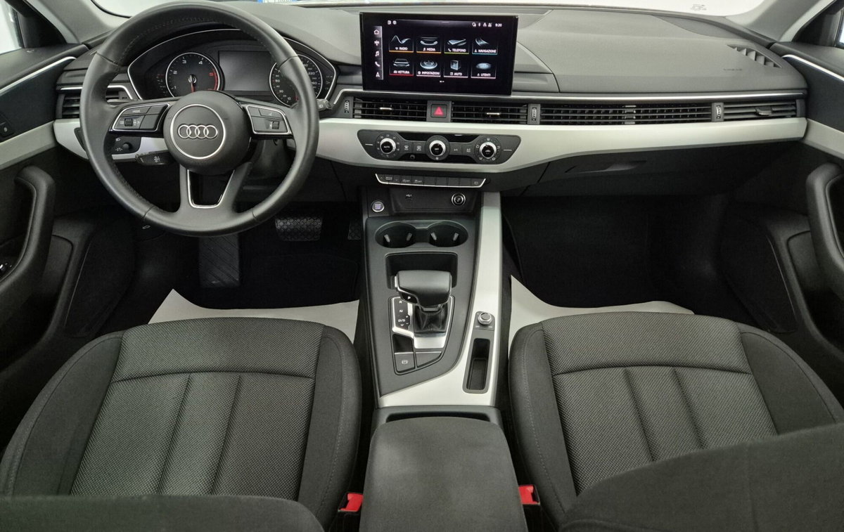 Audi A4 Avant 30 TDI/136 CV S tronic S line edition (15)