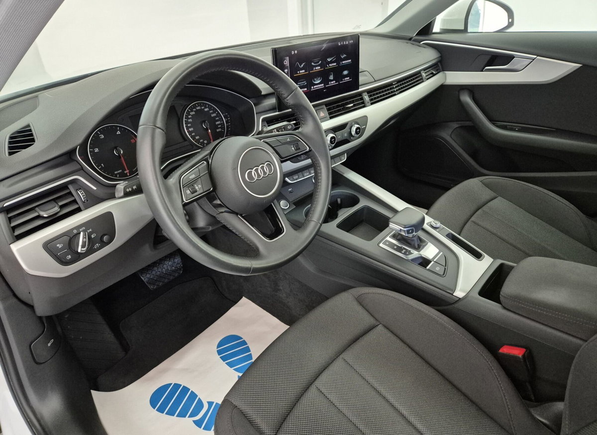 Audi A4 Avant 30 TDI/136 CV S tronic S line edition (9)