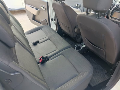 Dacia Lodgy 1.5 dCi 8V 110CV Start&Stop 7 posti Lauréate (11)