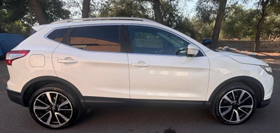 Nissan Qashqai 1.6 dCi 2WD Tekna (2)