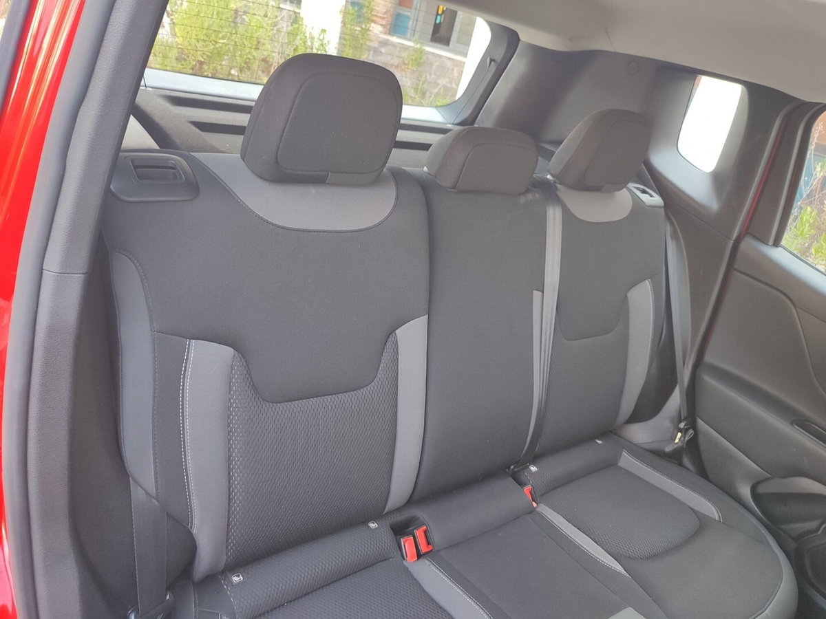 Jeep Renegade 1.6 Mjt 130 CV Limited (13)