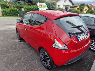 Lancia Ypsilon 1.2 69 CV 5 porte GPL Ecochic Gold (2)