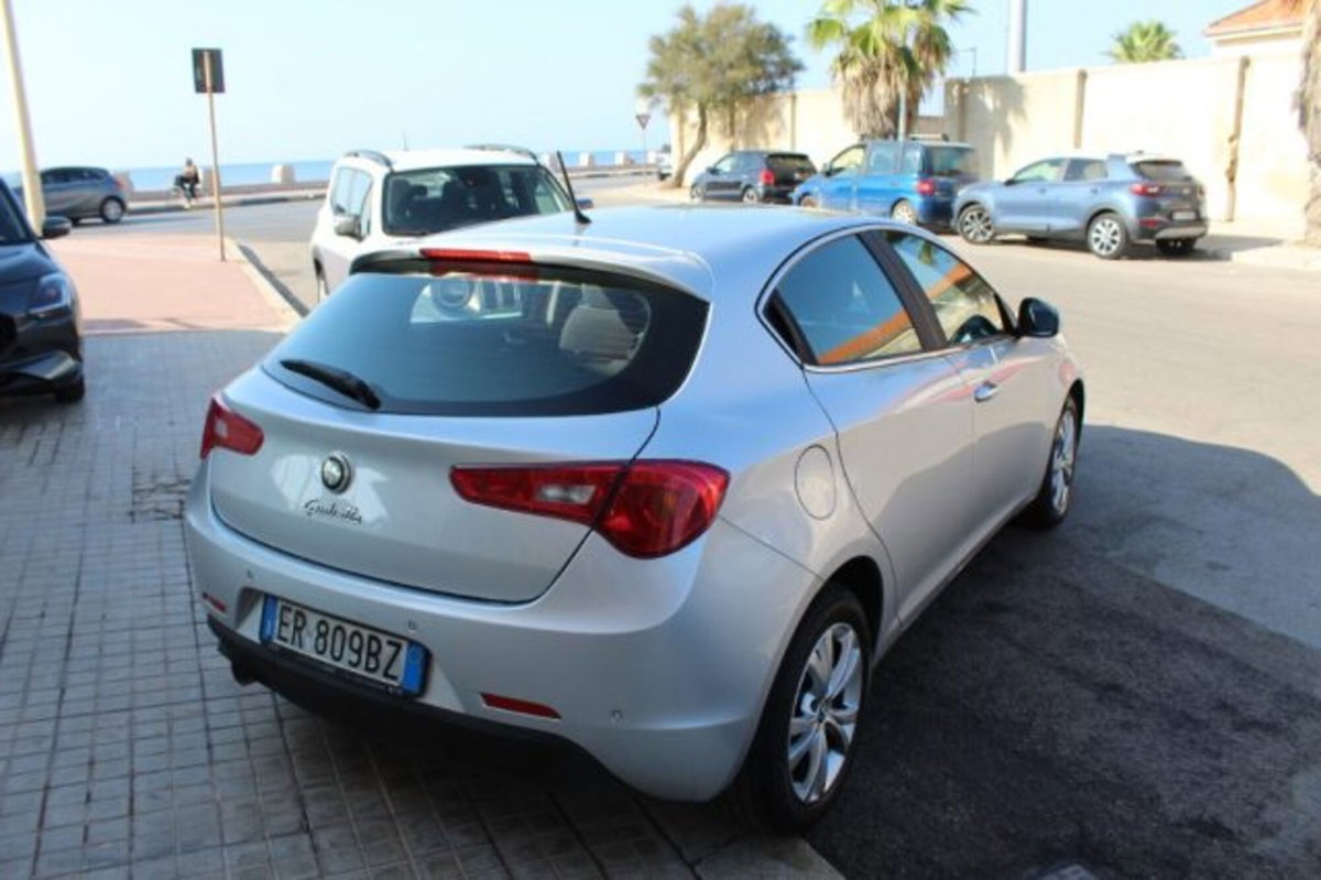 Alfa Romeo Giulietta 1.6 JTDm-2 Exclusive (4)