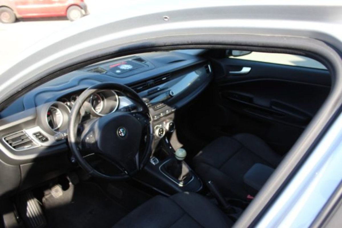 Alfa Romeo Giulietta 1.6 JTDm-2 Exclusive (5)