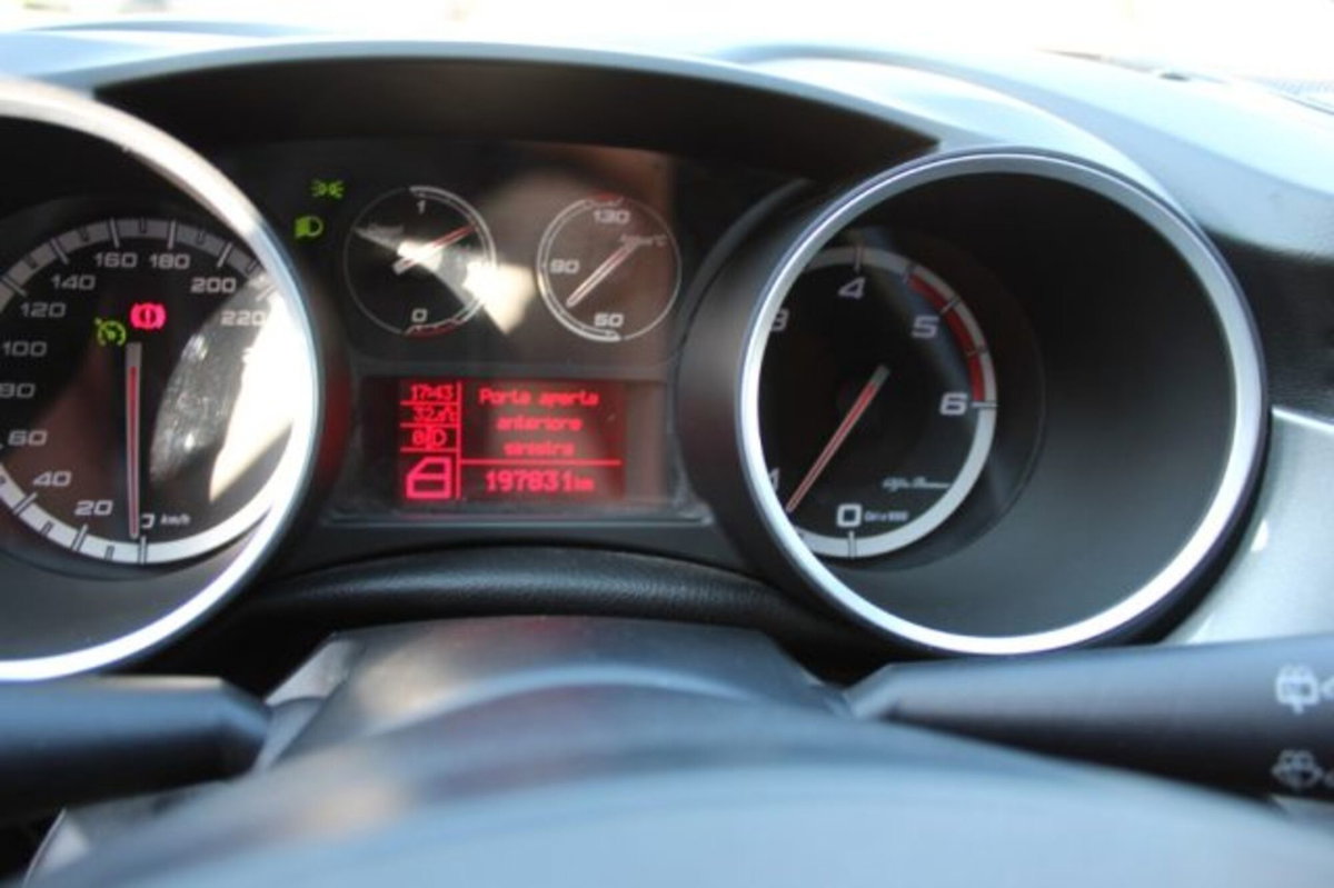 Alfa Romeo Giulietta 1.6 JTDm-2 Exclusive (7)