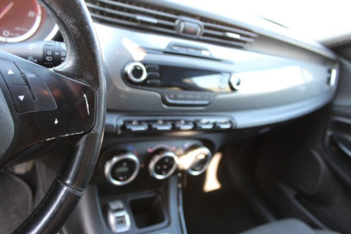 Alfa Romeo Giulietta 1.6 JTDm-2 Exclusive (8)