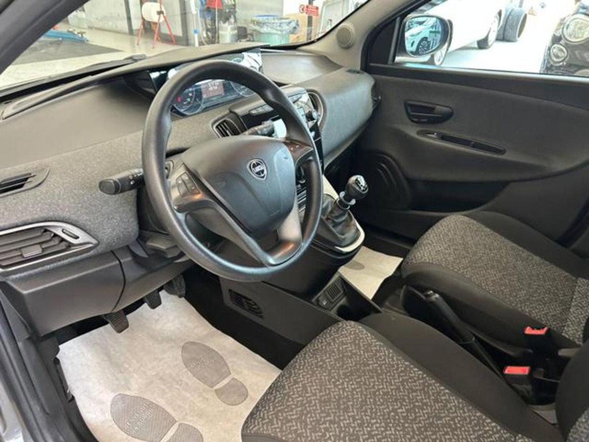 Lancia Ypsilon 1.0 FireFly 5 porte S&S Hybrid Gold Plus (10)