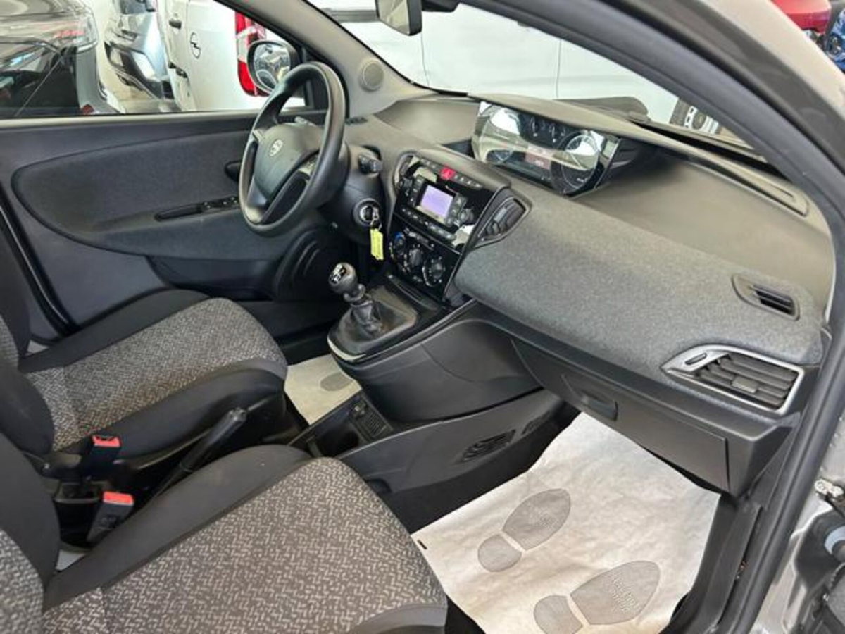 Lancia Ypsilon 1.0 FireFly 5 porte S&S Hybrid Gold Plus (13)