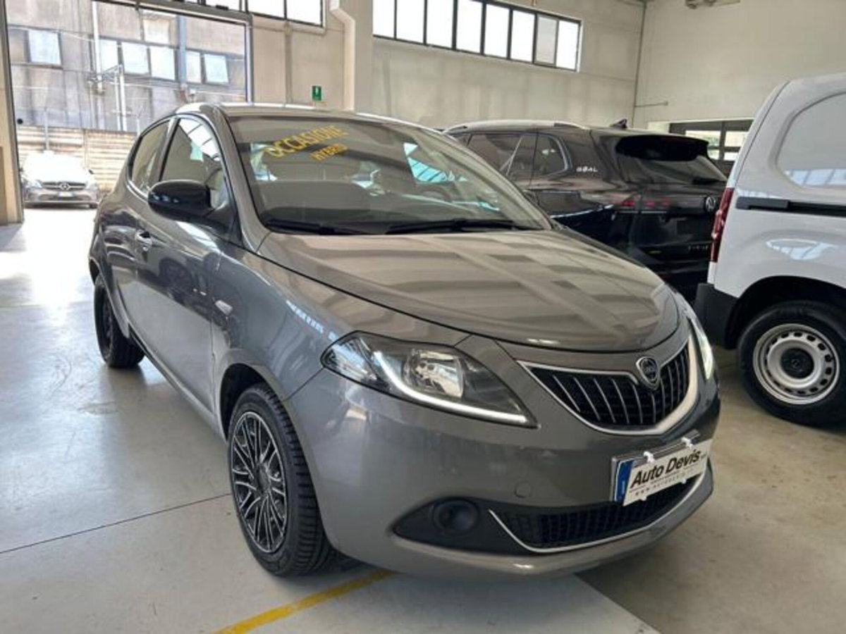 Lancia Ypsilon 1.0 FireFly 5 porte S&S Hybrid Gold Plus (2)