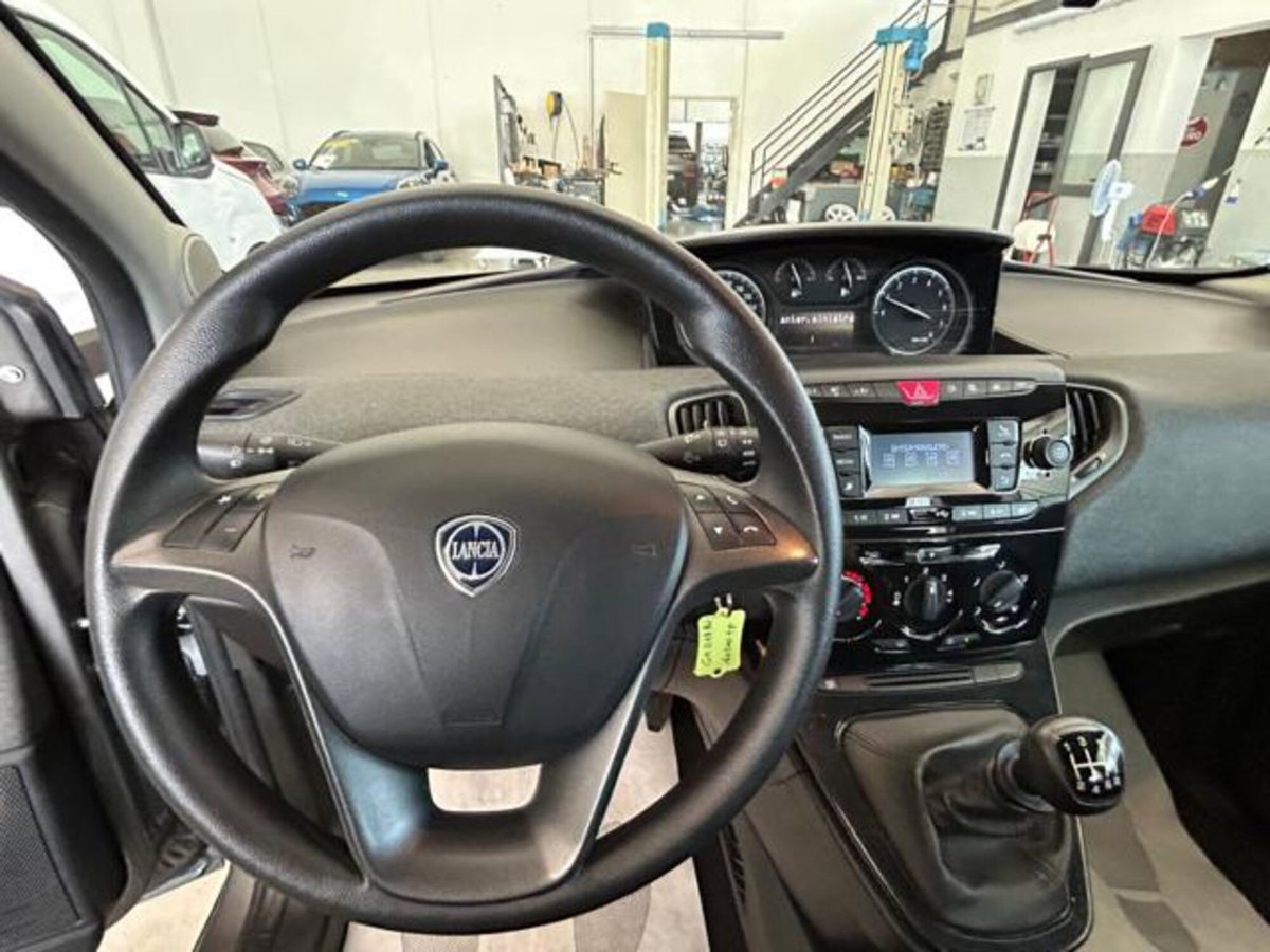 Lancia Ypsilon 1.0 FireFly 5 porte S&S Hybrid Gold Plus (9)