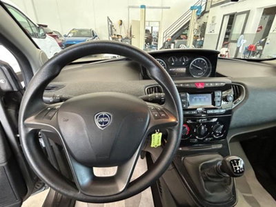 Lancia Ypsilon 1.0 FireFly 5 porte S&S Hybrid Gold Plus (9)