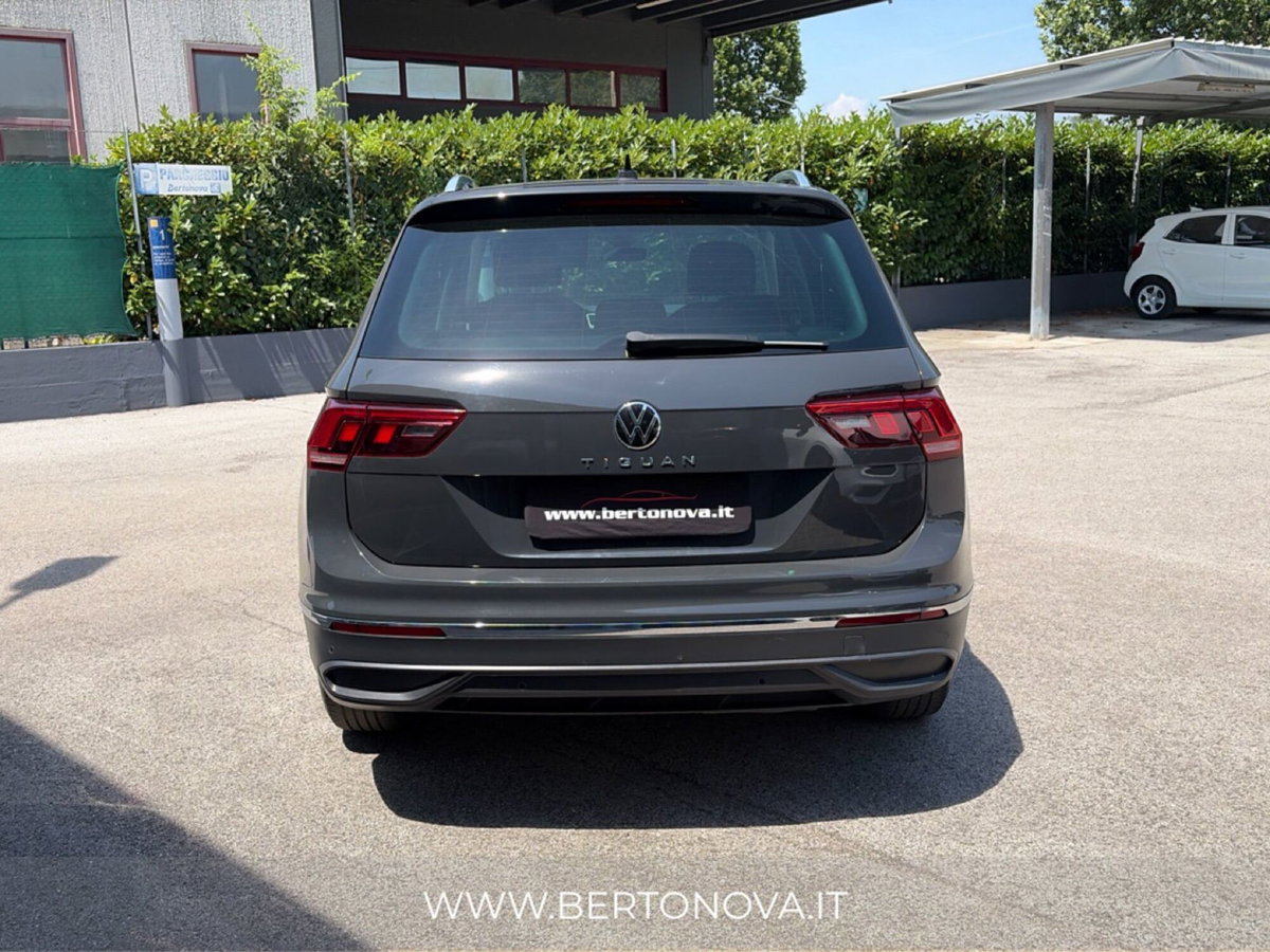 Volkswagen Tiguan 2.0 TDI 150 CV SCR DSG Life (6)
