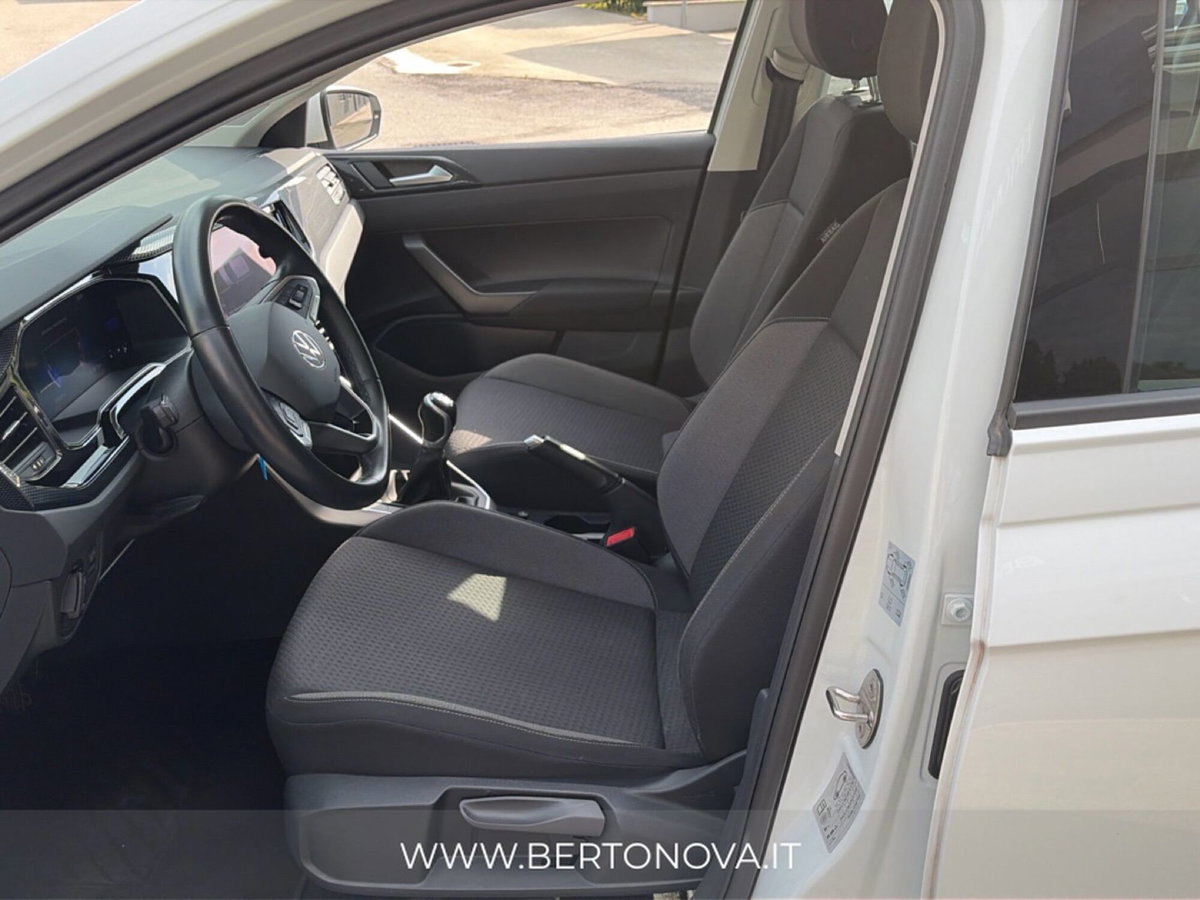 Volkswagen Polo 1.0 tsi Life 95cv (10)