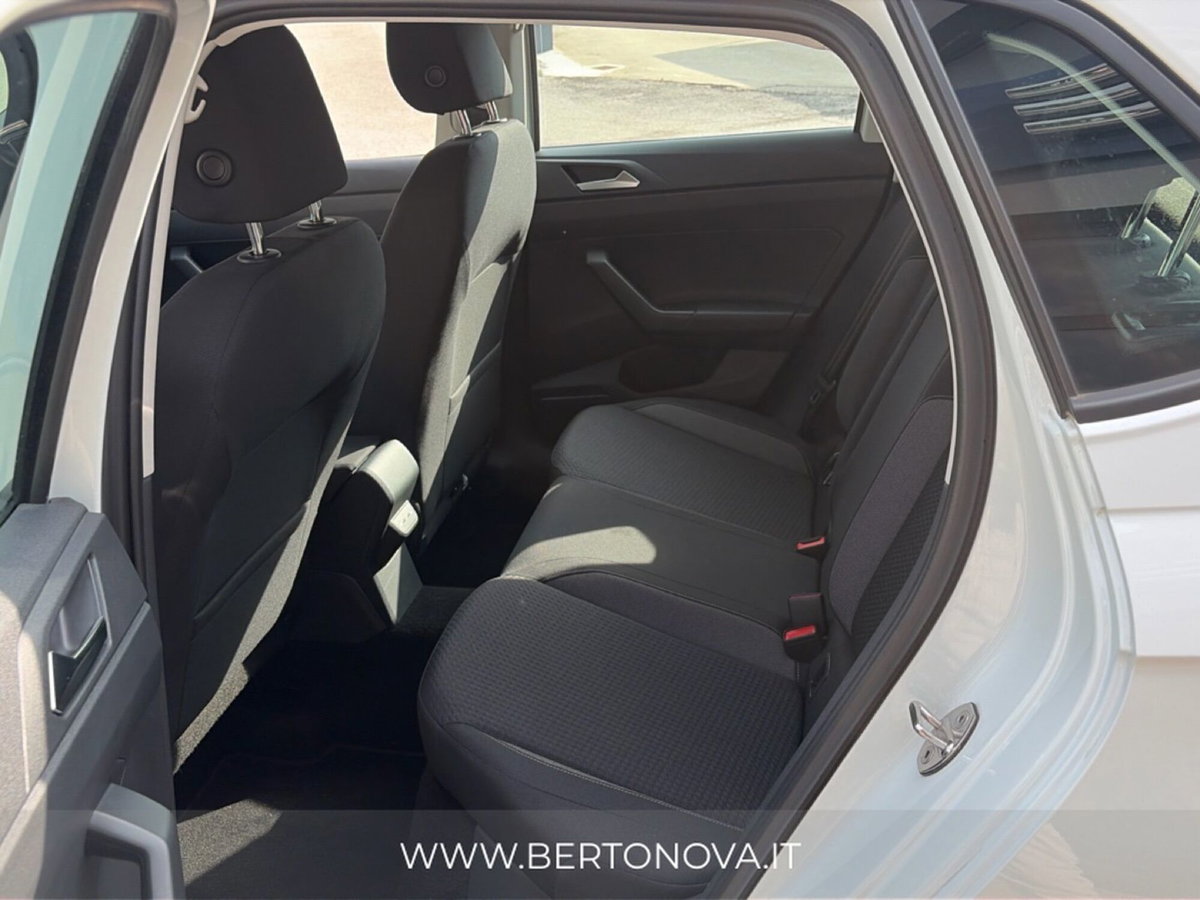 Volkswagen Polo 1.0 tsi Life 95cv (11)