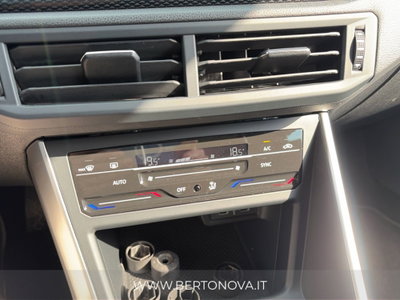 Volkswagen Polo 1.0 tsi Life 95cv (13)