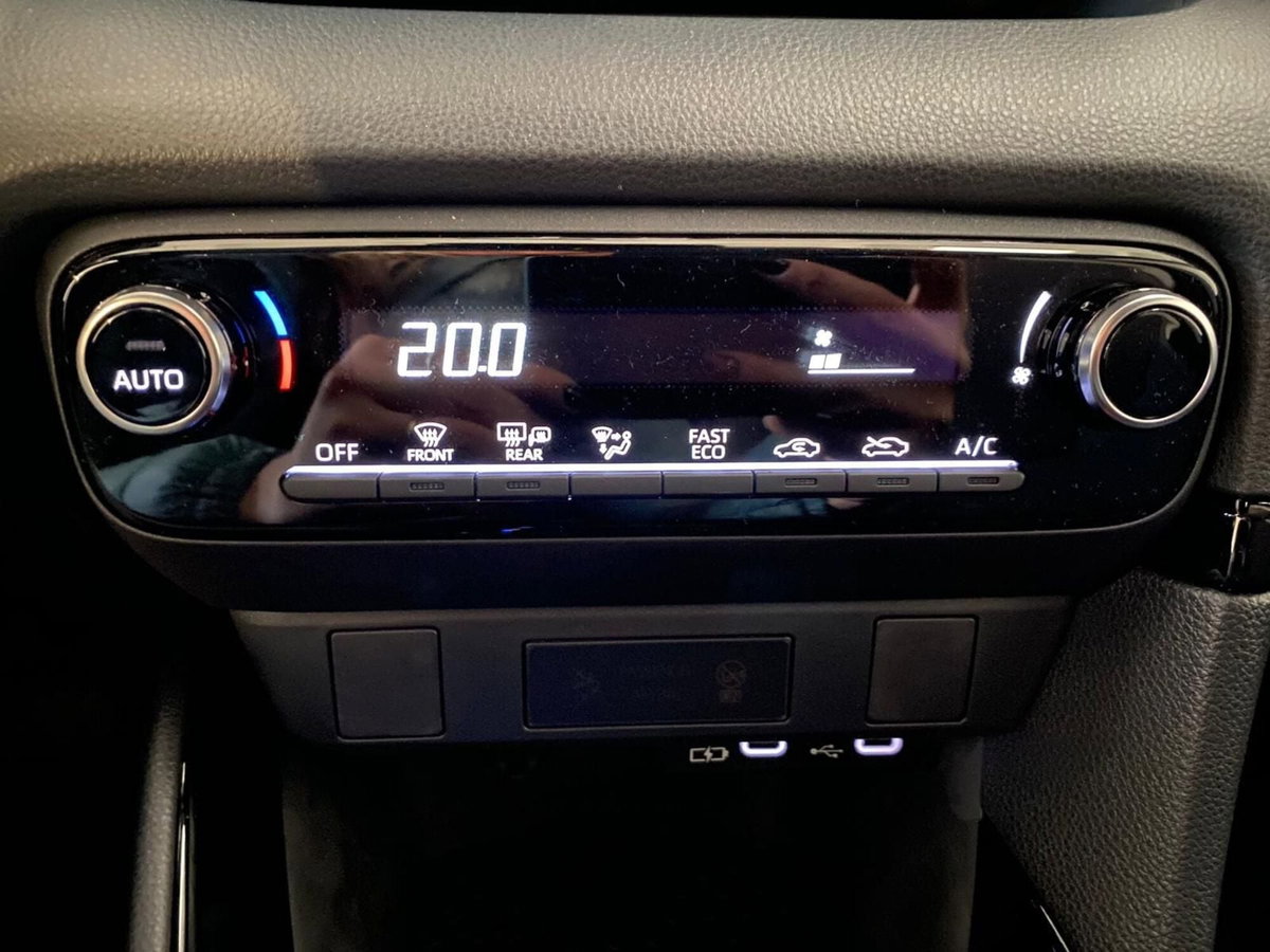 Toyota Yaris 1.5 Hybrid 5 porte Trend (16)