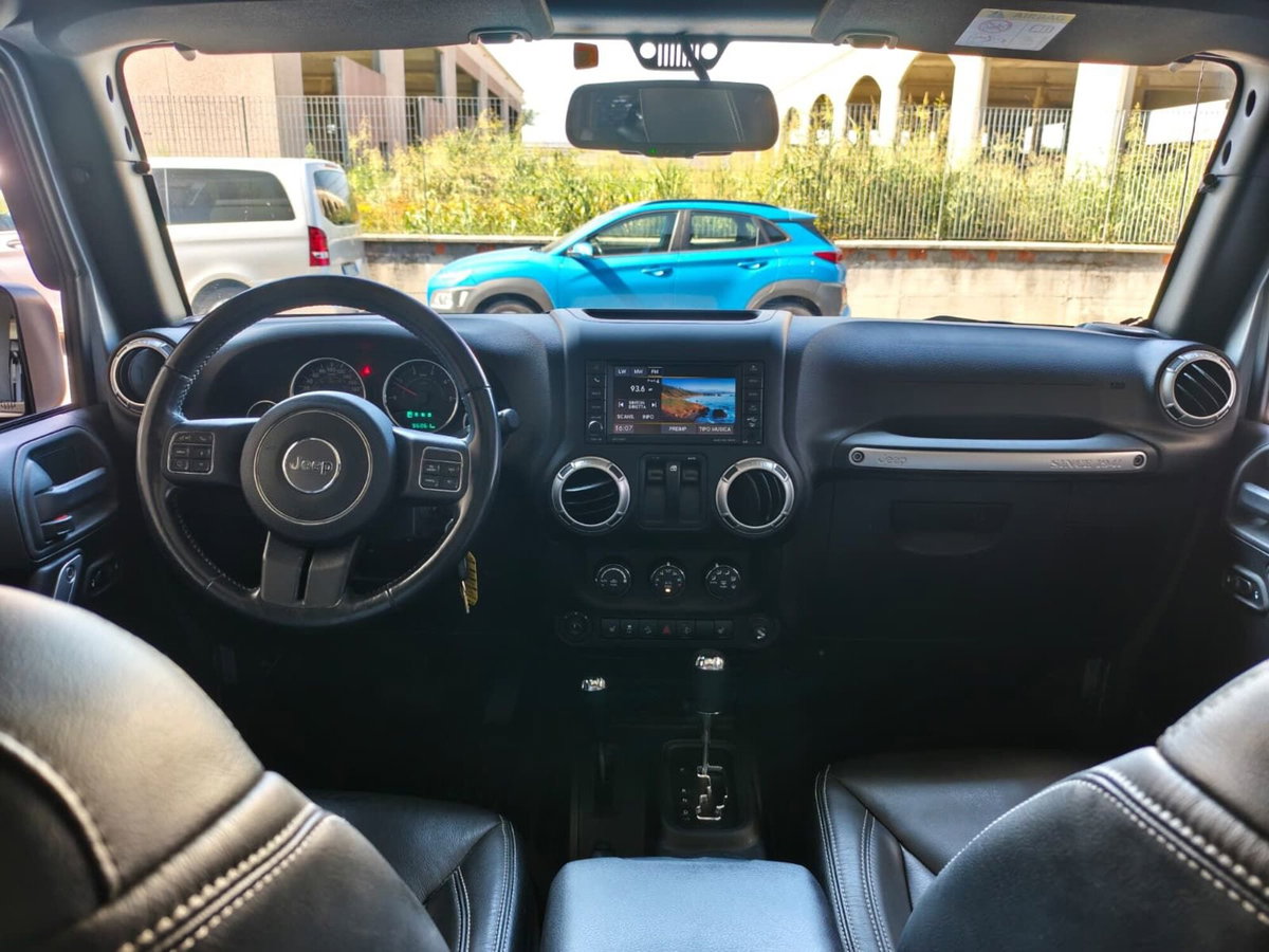 Jeep Wrangler Unlimited 2.8 CRD DPF Sahara Auto (14)