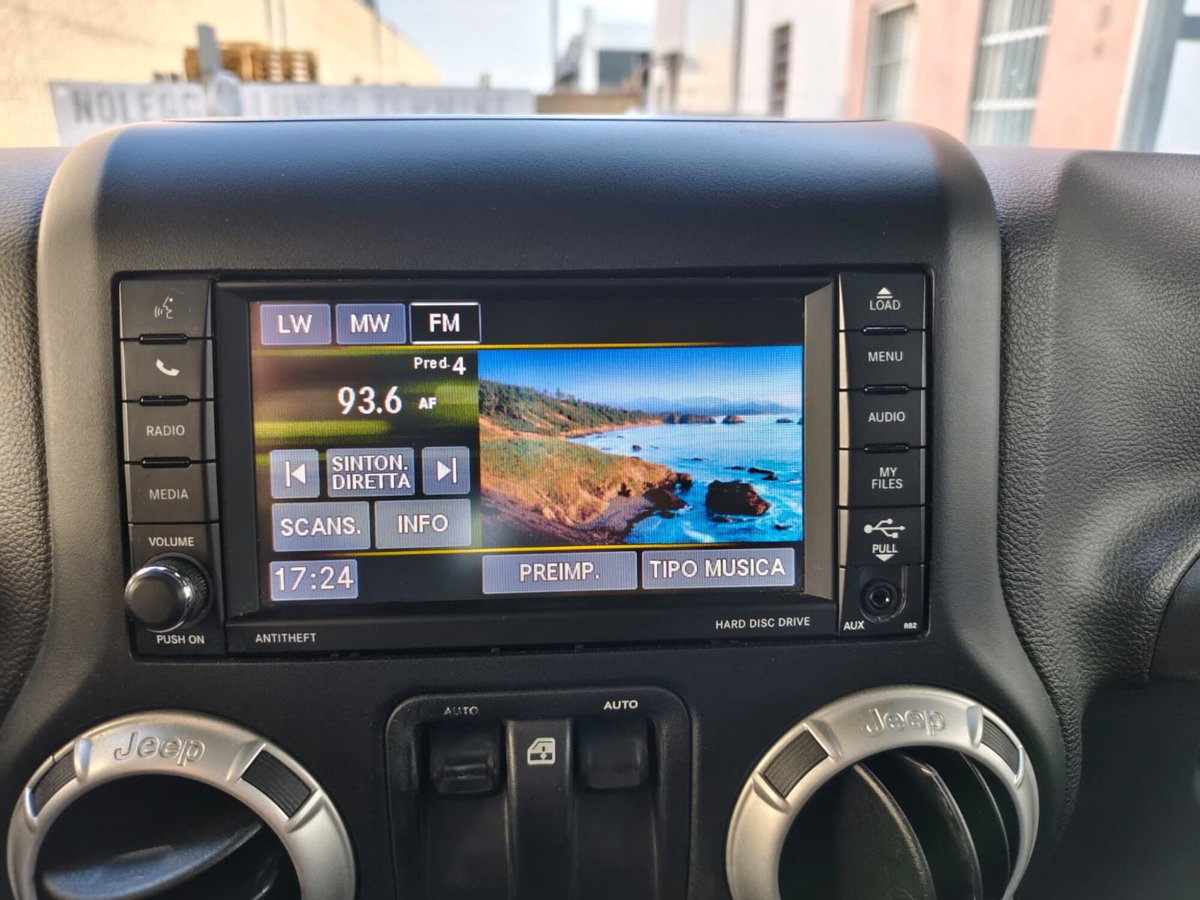 Jeep Wrangler Unlimited 2.8 CRD DPF Sahara Auto (15)