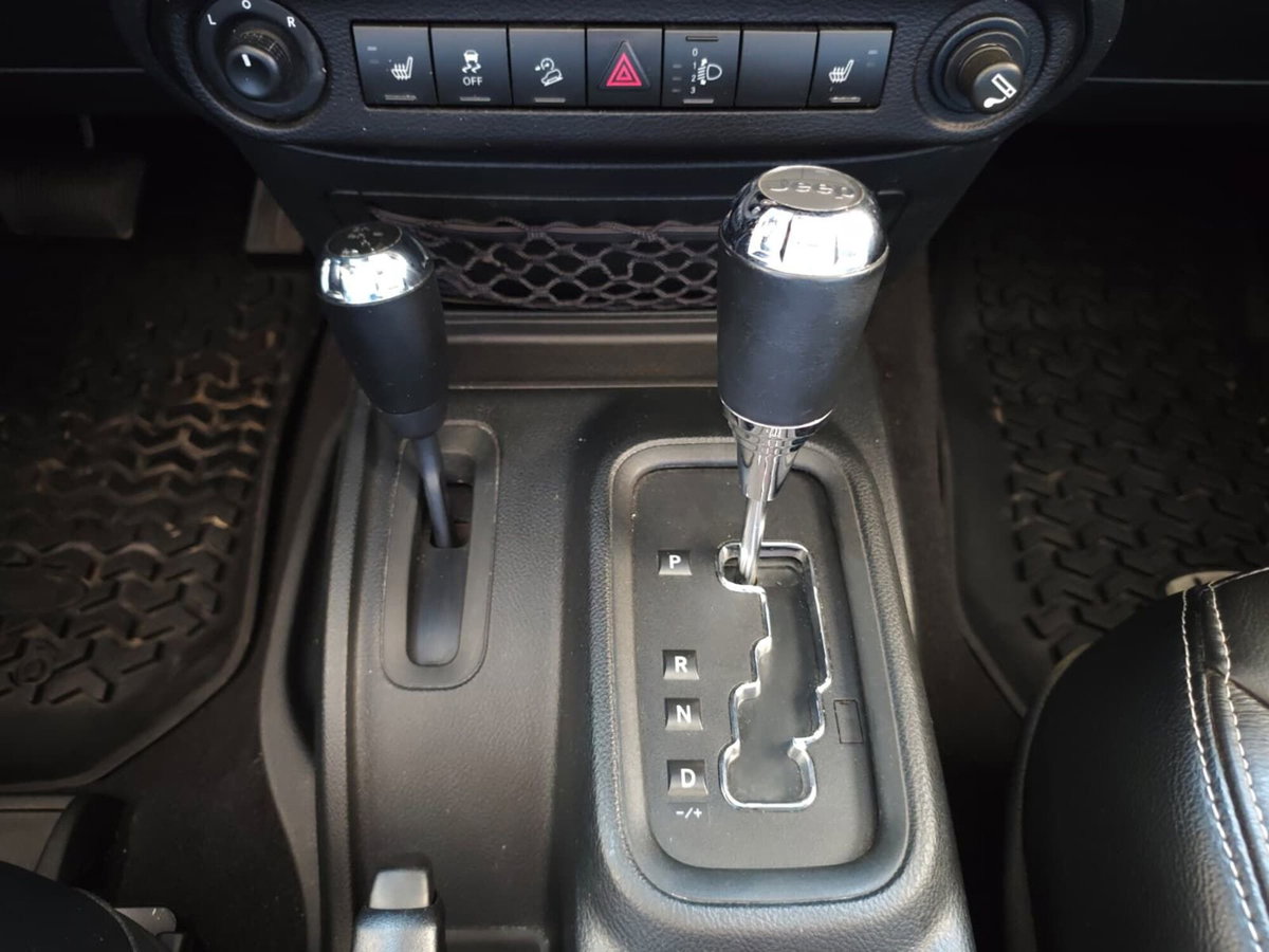 Jeep Wrangler Unlimited 2.8 CRD DPF Sahara Auto (17)