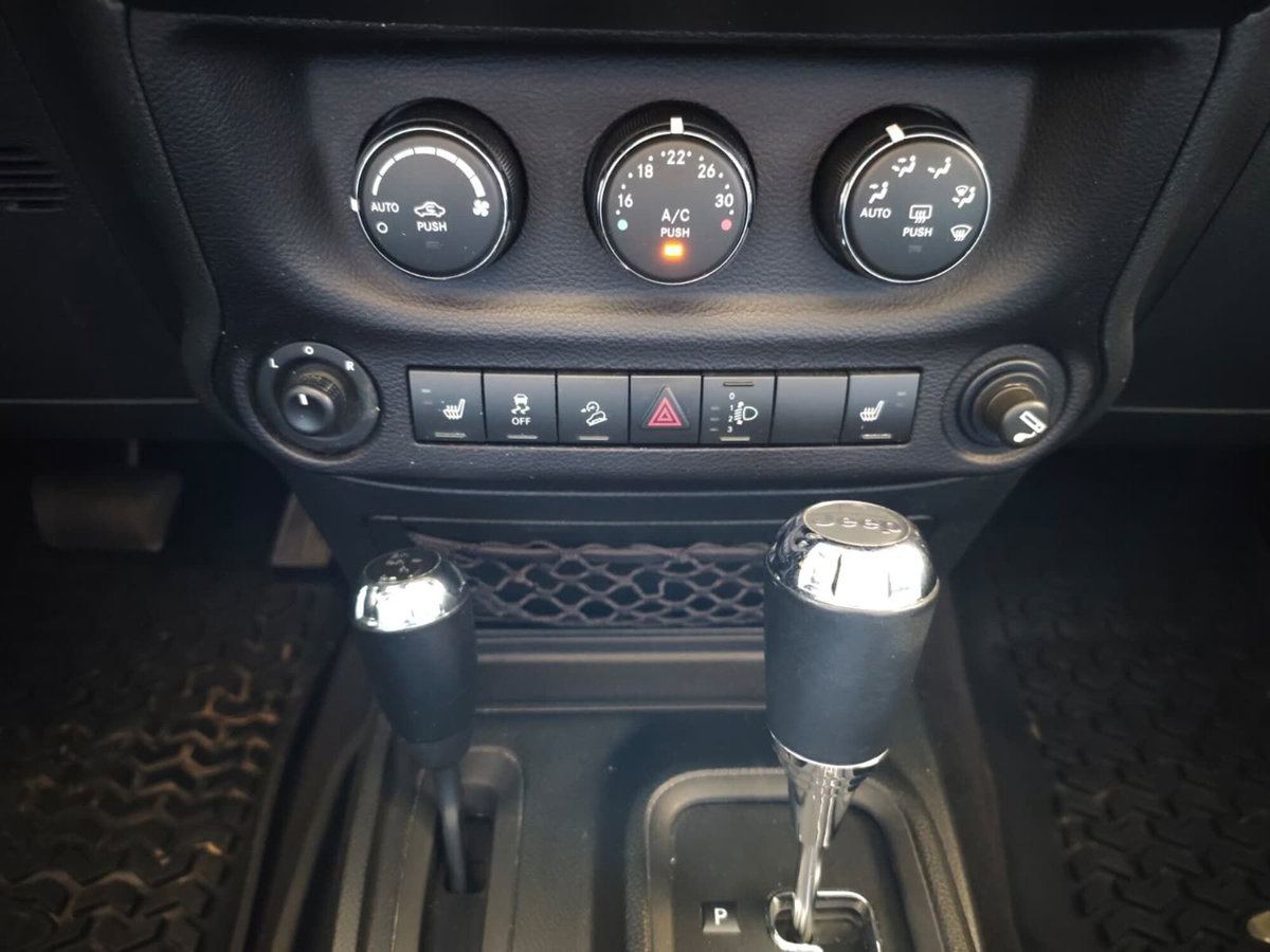 Jeep Wrangler Unlimited 2.8 CRD DPF Sahara Auto (18)