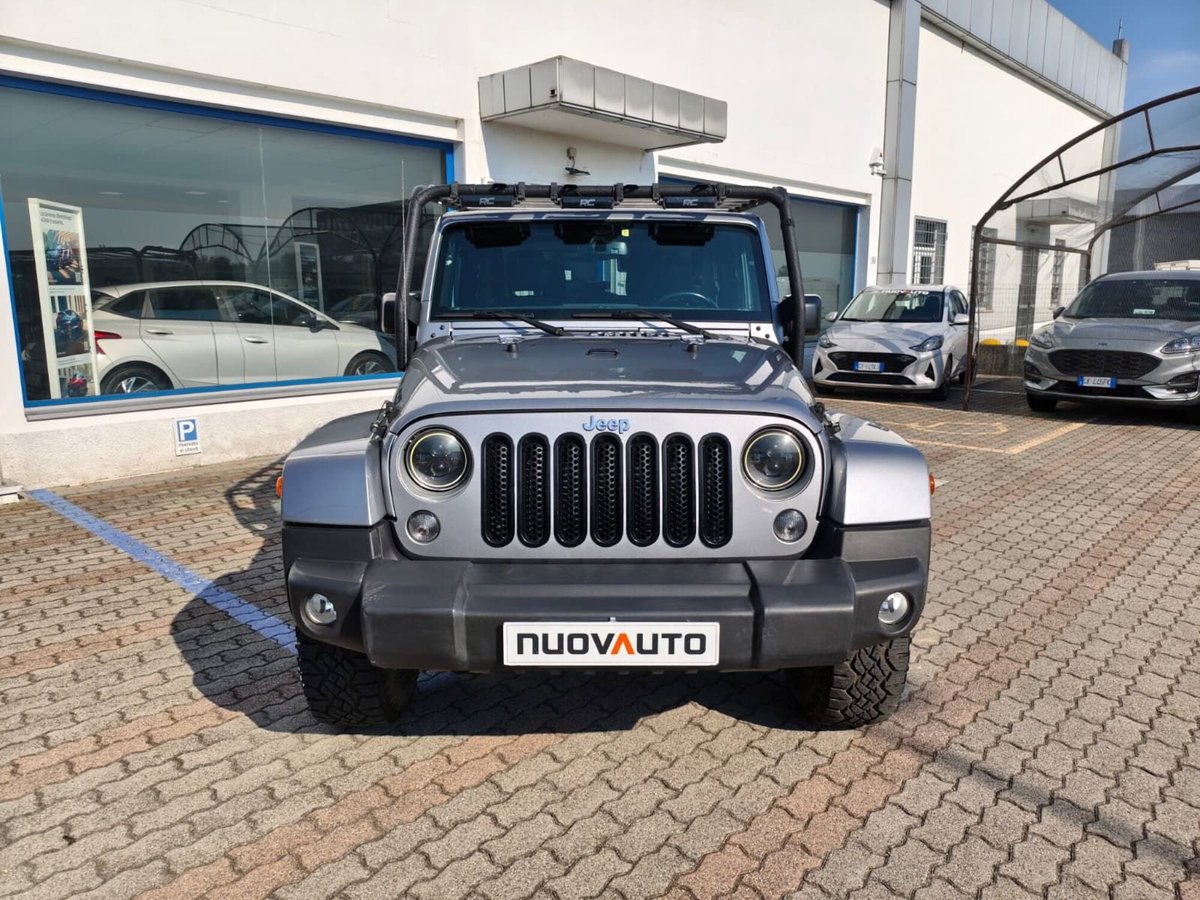 Jeep Wrangler Unlimited 2.8 CRD DPF Sahara Auto (2)