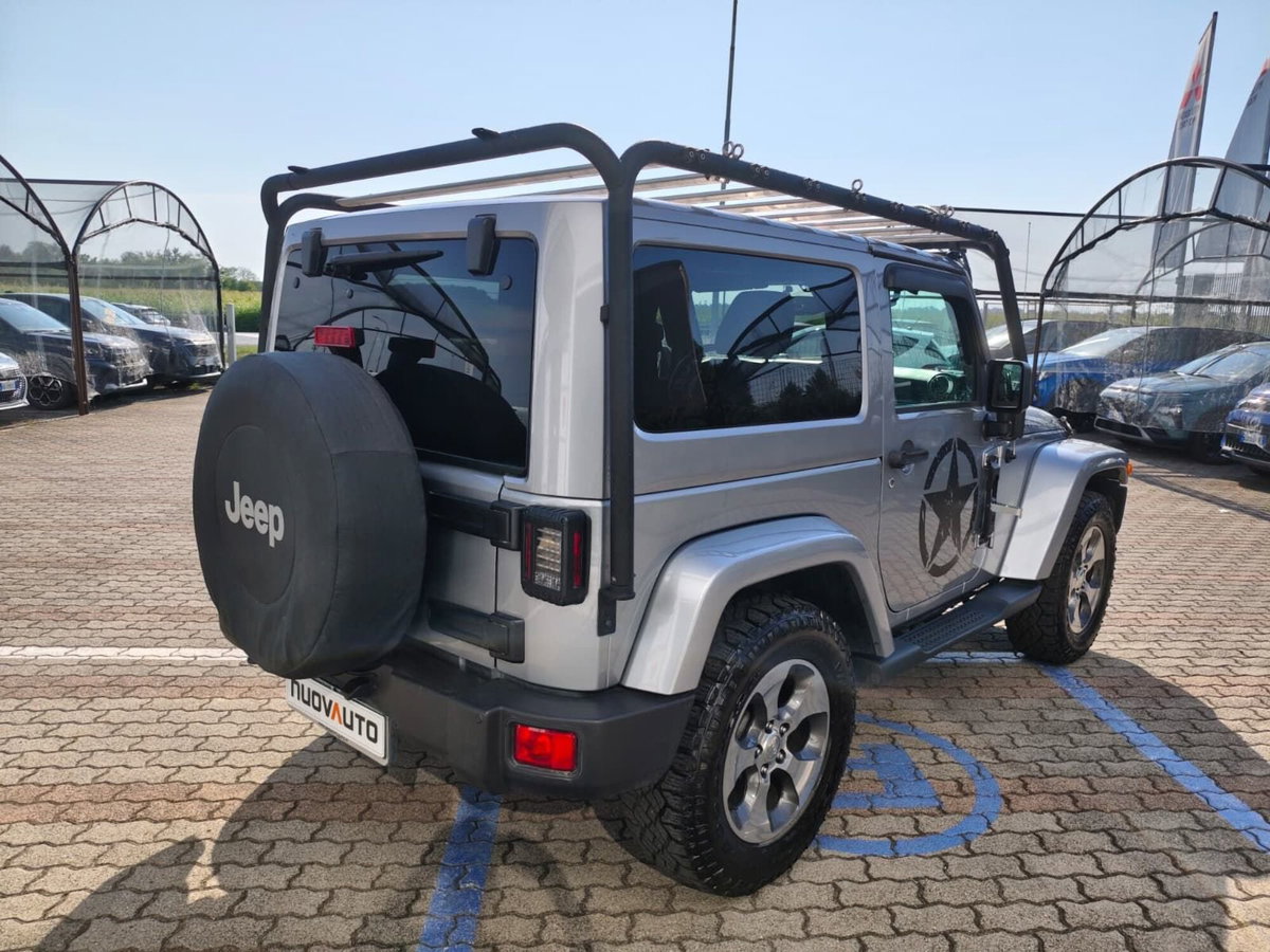Jeep Wrangler Unlimited 2.8 CRD DPF Sahara Auto (4)
