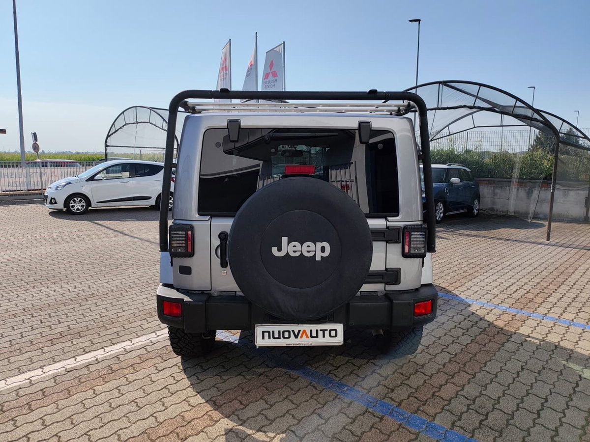 Jeep Wrangler Unlimited 2.8 CRD DPF Sahara Auto (5)