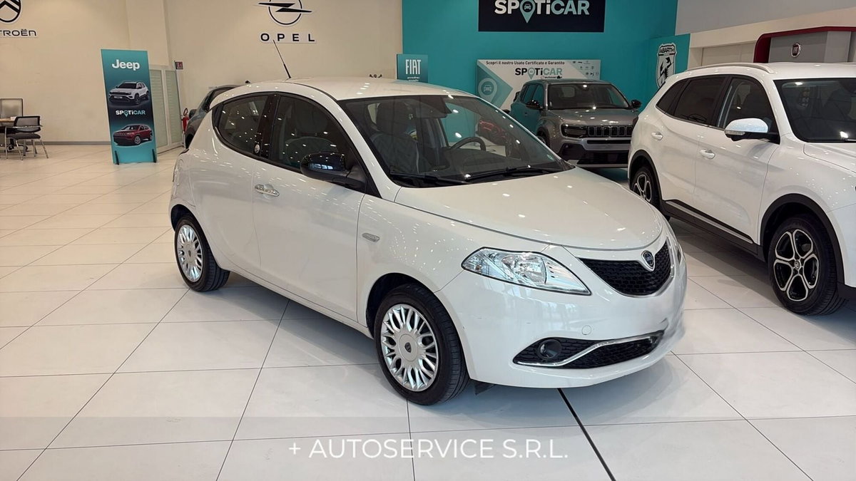 Lancia Ypsilon 1.2 69 CV 5 porte GPL Ecochic Gold (3)