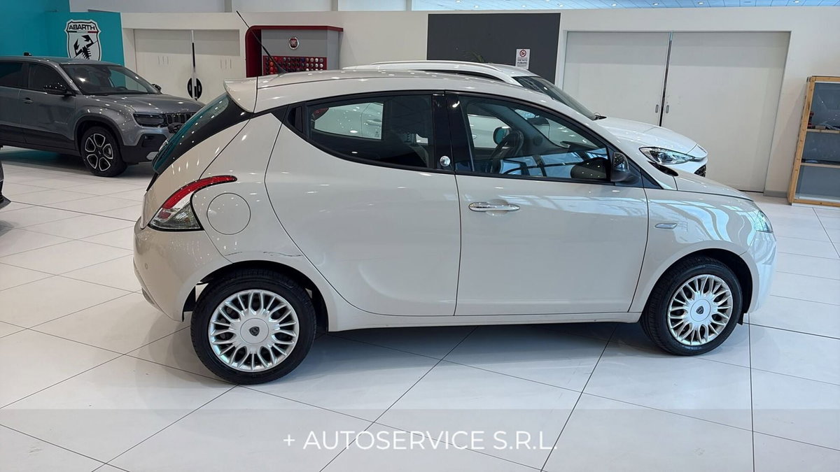 Lancia Ypsilon 1.2 69 CV 5 porte GPL Ecochic Gold (4)